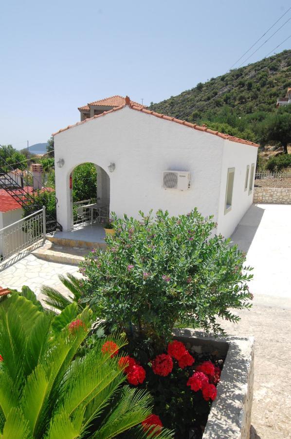 Makis Village-Apartments Agia Efimia Exteriör bild