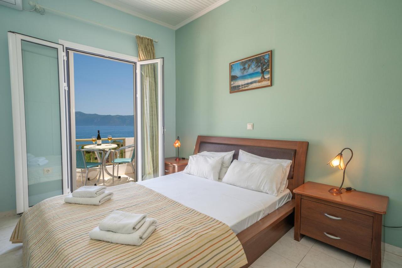 Makis Village-Apartments Agia Efimia Exteriör bild