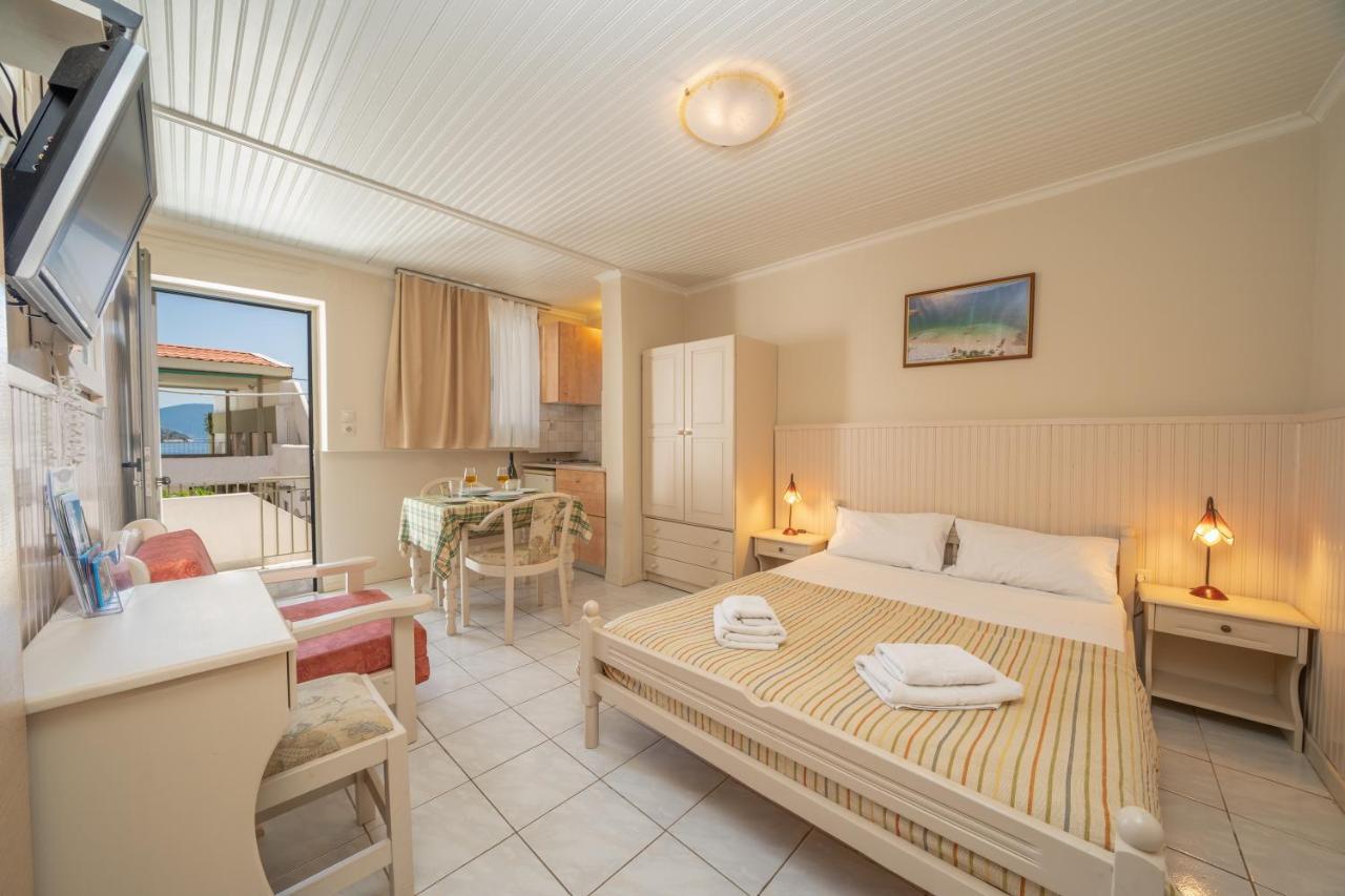 Makis Village-Apartments Agia Efimia Exteriör bild