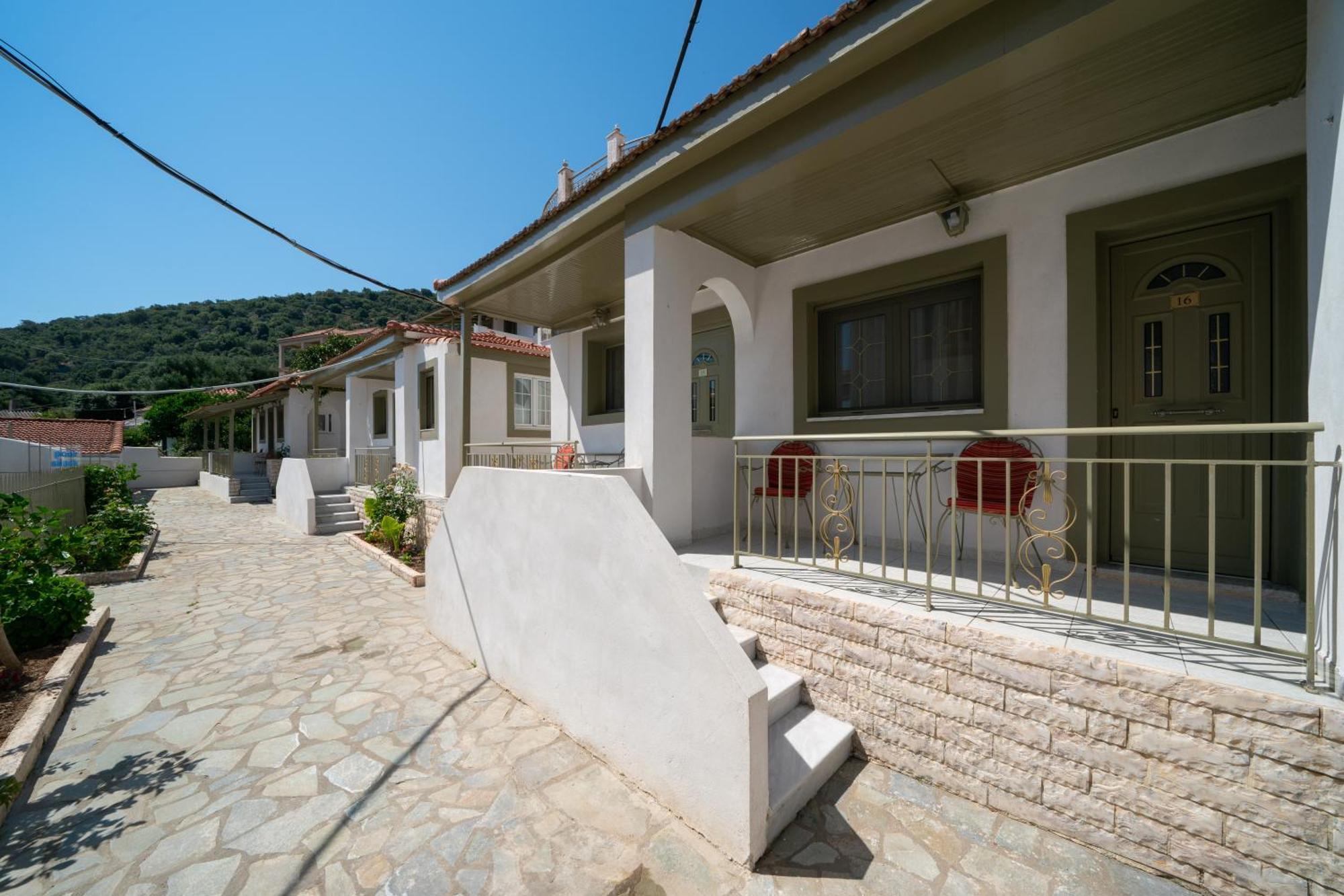 Makis Village-Apartments Agia Efimia Exteriör bild
