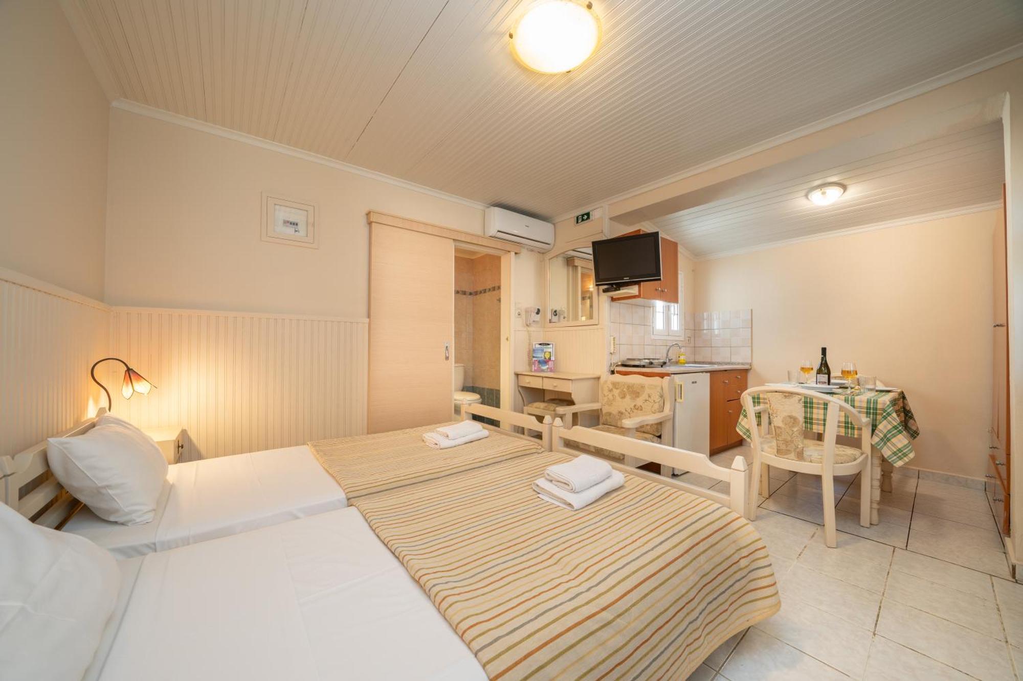 Makis Village-Apartments Agia Efimia Exteriör bild